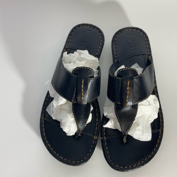 Born Black Leather Between Toe Sandals Gently Used & In Great Condition; Size 8 - Picture 3 of 15
